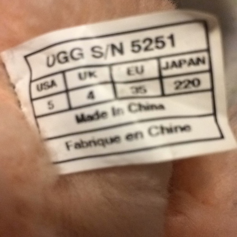 UGG classic short pink women's SZ 5 w/ defect hole - Picture 6 of 6
