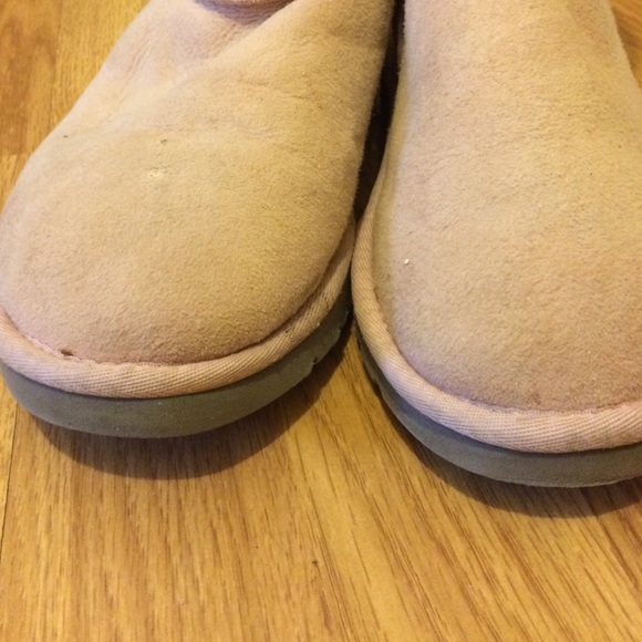 UGG classic short pink women's SZ 5 w/ defect hole - Picture 3 of 6
