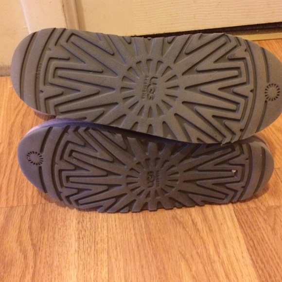 UGG classic short pink women's SZ 5 w/ defect hole - Picture 4 of 6