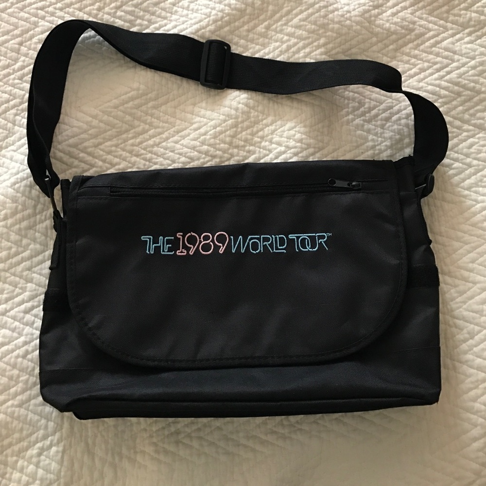 Taylor Swift - 1989 world tour messenger bag