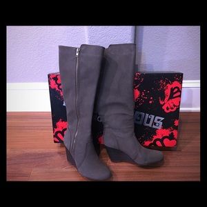 Fergalicious Wedge Zip-up Boots - 8.5M
