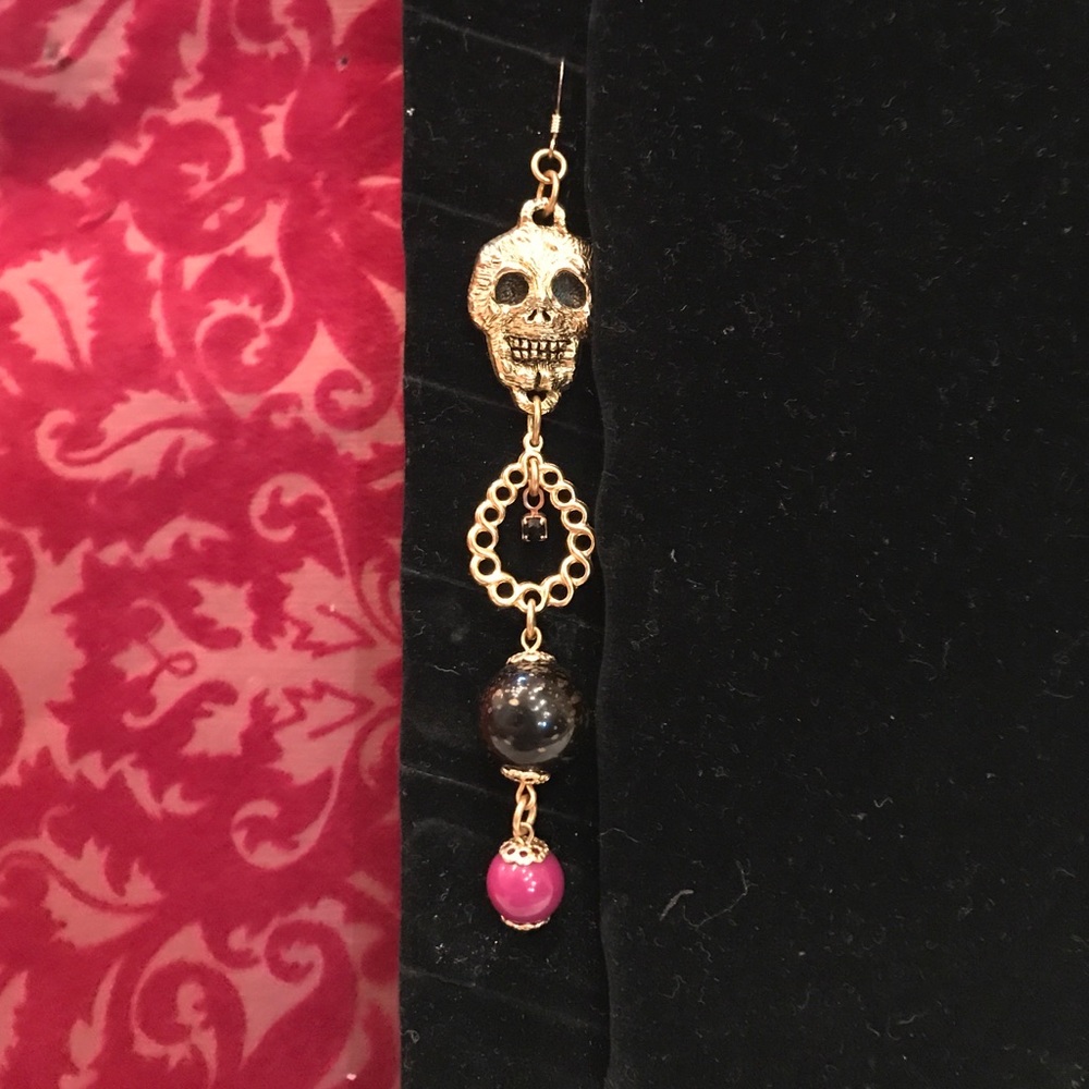 Skull earrings