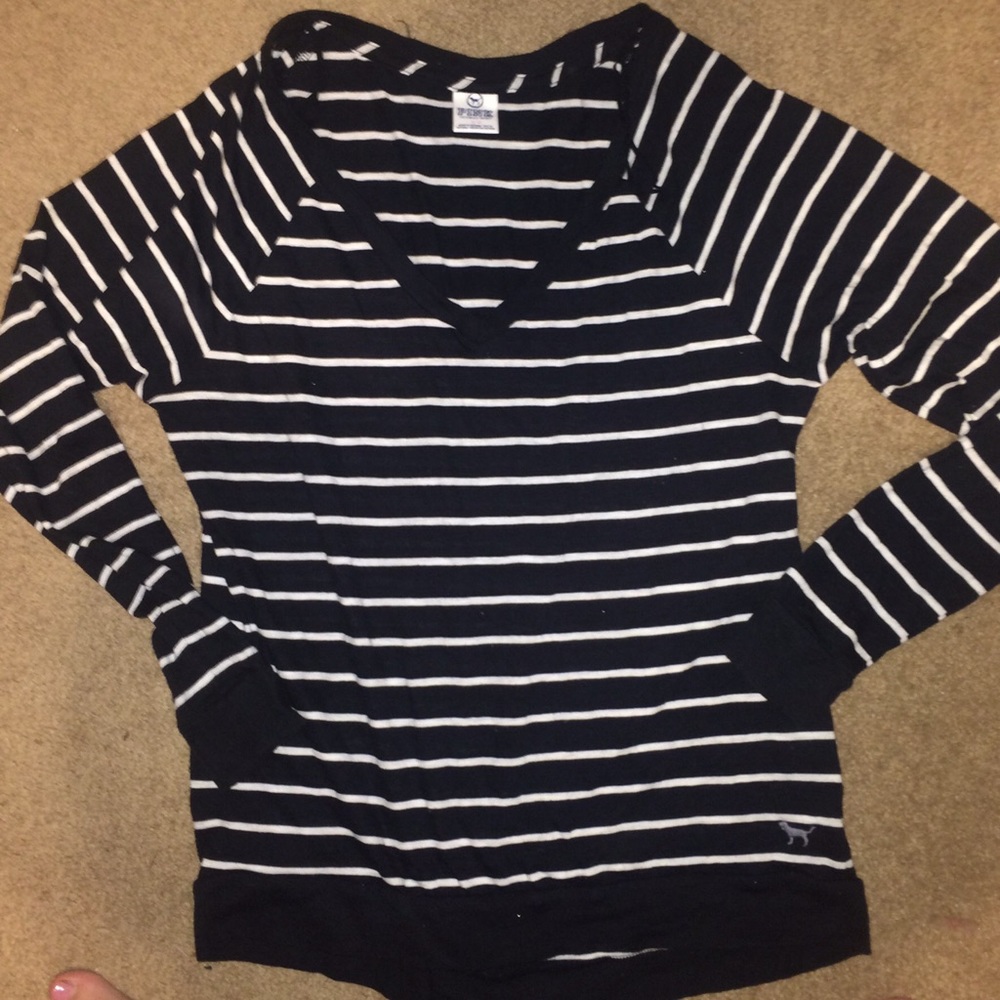 🎀Victoria's Secret PINK long sleeve V-neck🎀