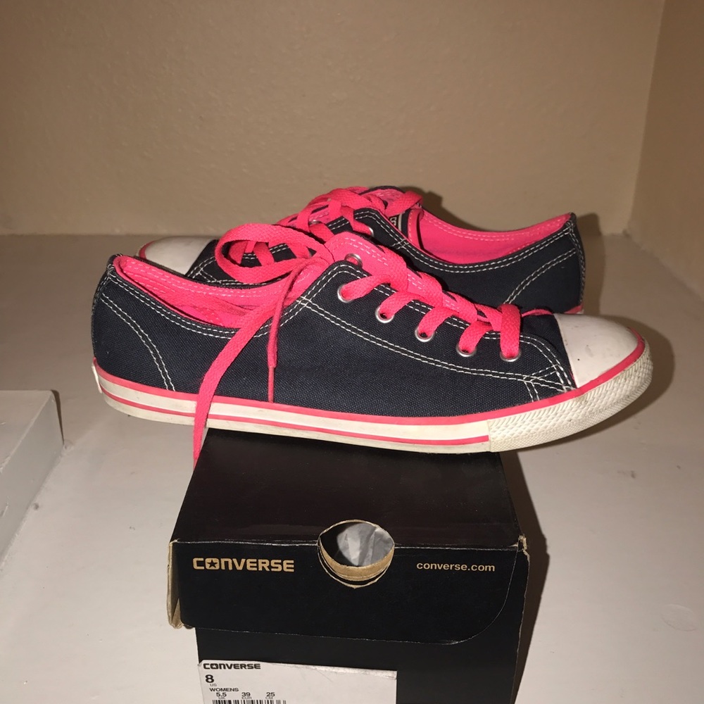 Denim/pink converse