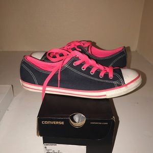 Denim/pink converse