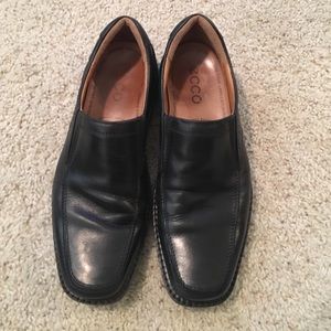 Ecco Men's slip on black dress shoes size 9.5