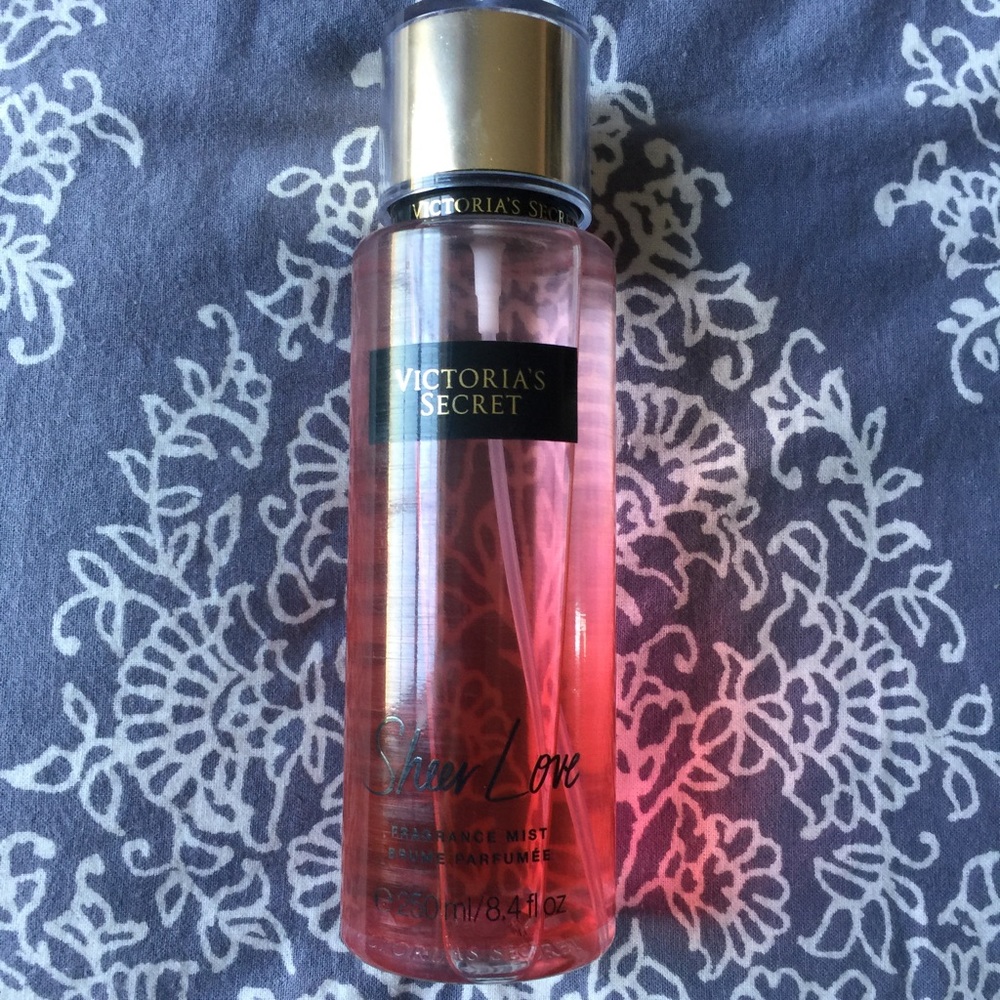 Victoria's Secret Sheer Love fragrance mist