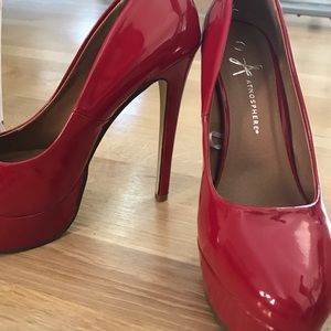 👠Red patent platform heels 👠