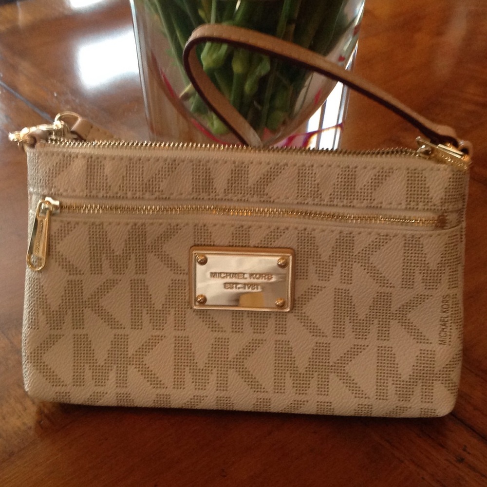 Michael Kors wristlet