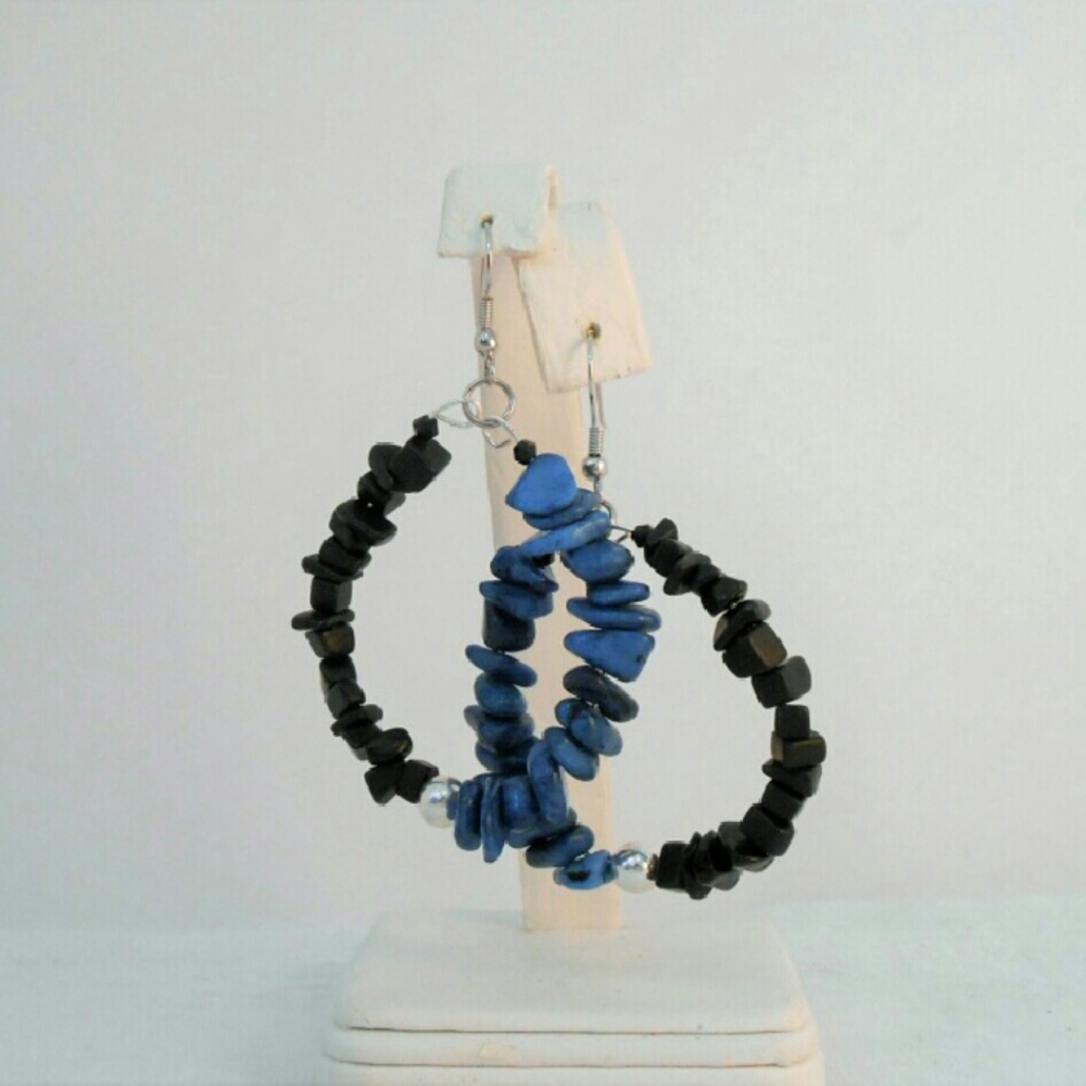 Black and blue chip gemstone beads with acrylic si