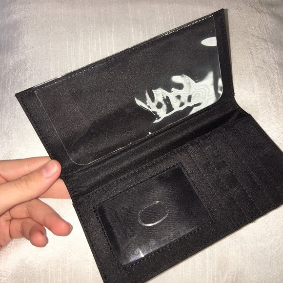 Liz Claiborne wallet - Picture 4 of 4