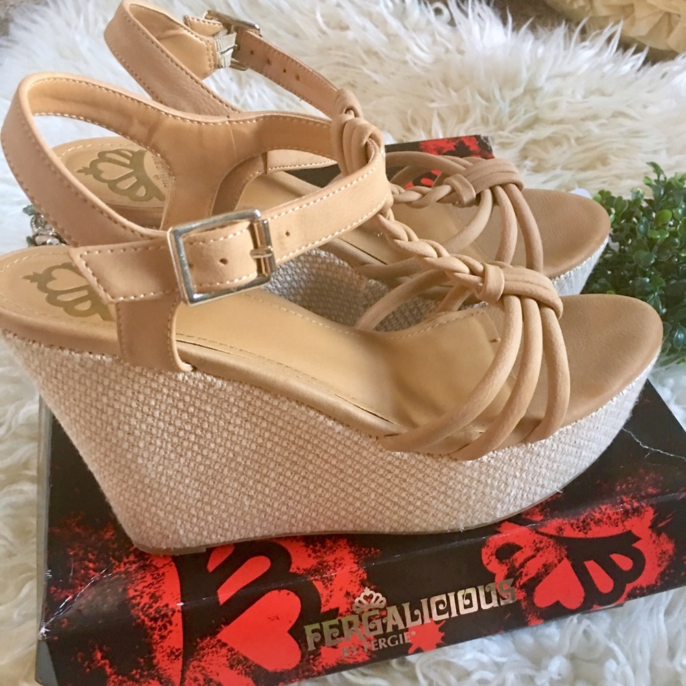 🌾Fergalicious 8 Wedges Tan🌼