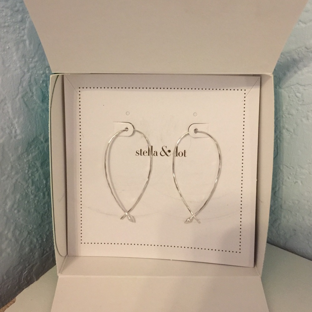 Stella & Dot. Silver Hammered Wire Small Hoops.