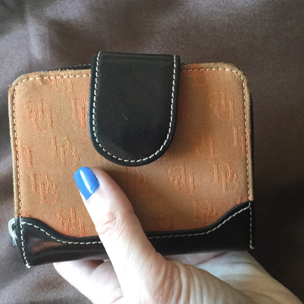 Dooney & Bourke wallet