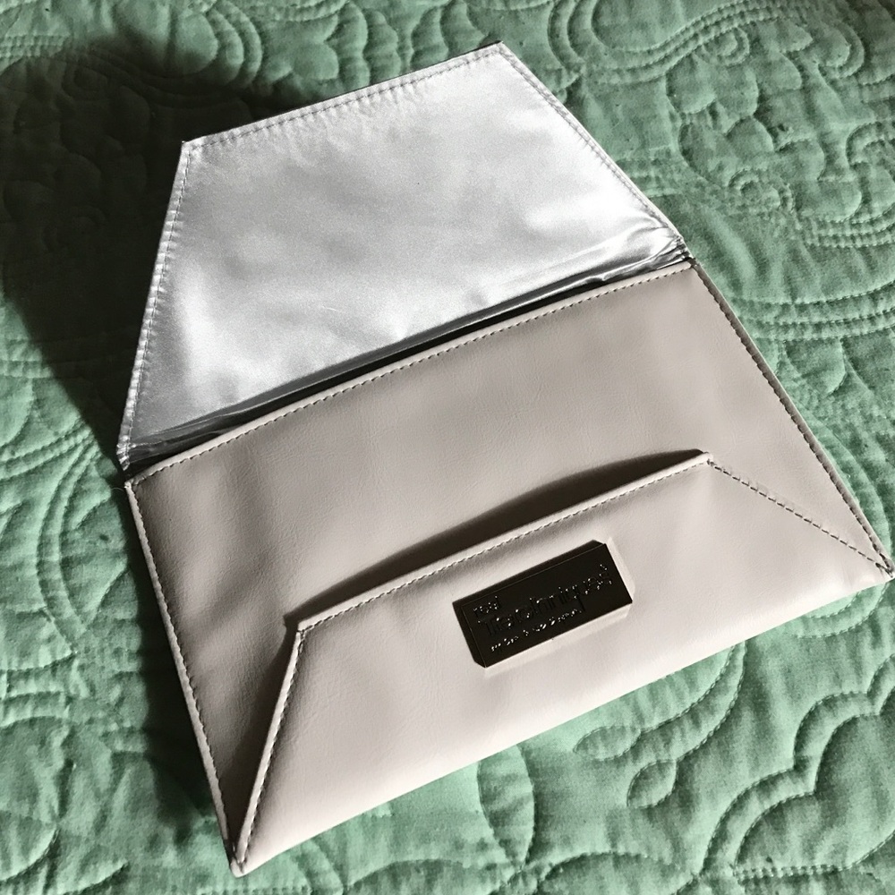 NWOT - Cosmetic Bag or Travel Jewelry pouch - Picture 3 of 4