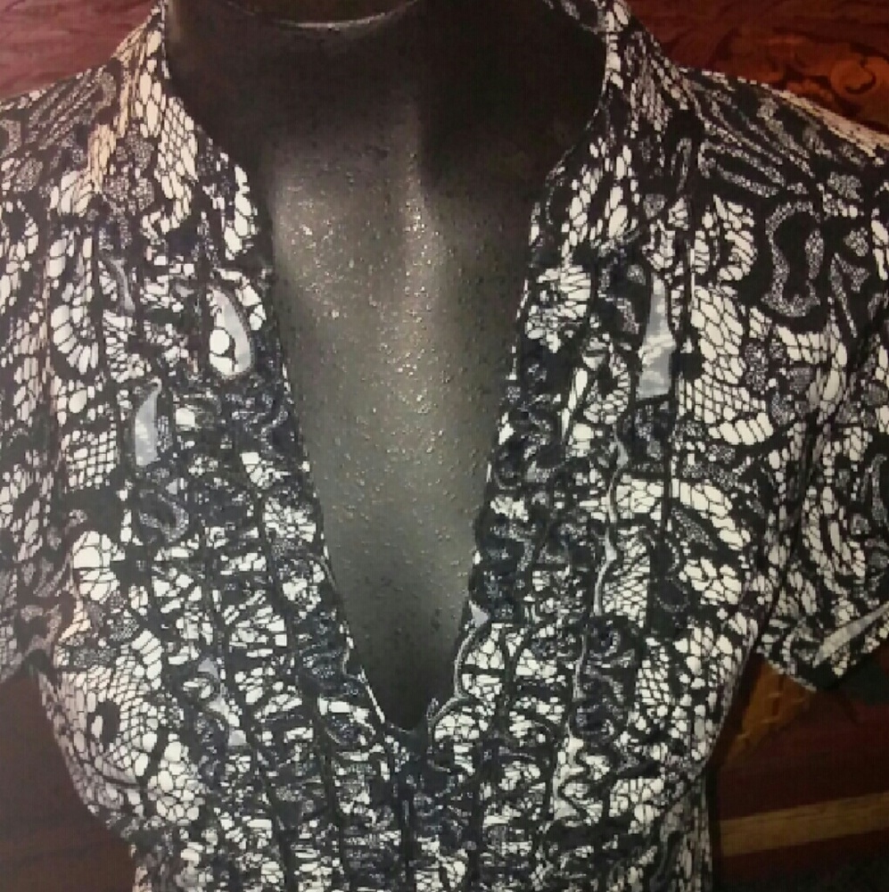 Short sleeve low cut. Babydoll shirt