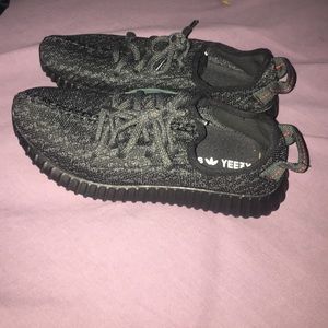 Adidas Yeezy Boost 350 Pirate Black(NOT AUTHENTIC)