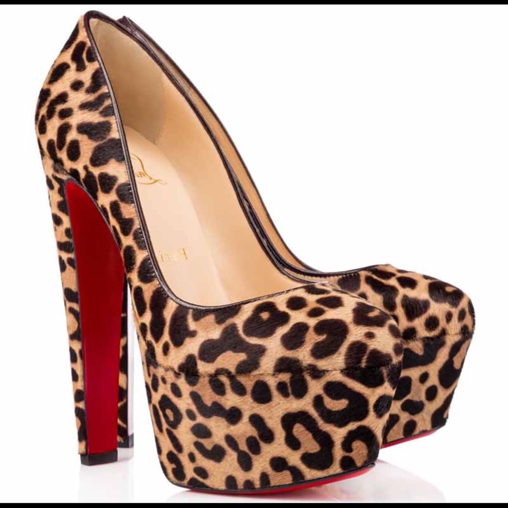 🎉SOLD🎉BNWT Christian Louboutin Alta Vicky 37.5