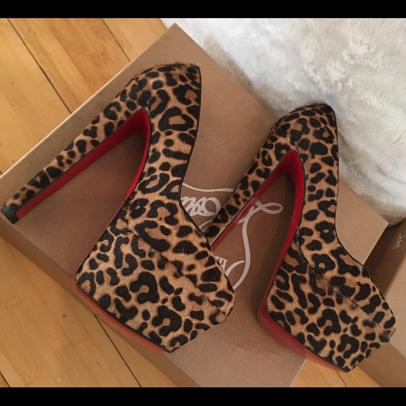 🎉SOLD🎉BNWT Christian Louboutin Alta Vicky 37.5 - Picture 2 of 4