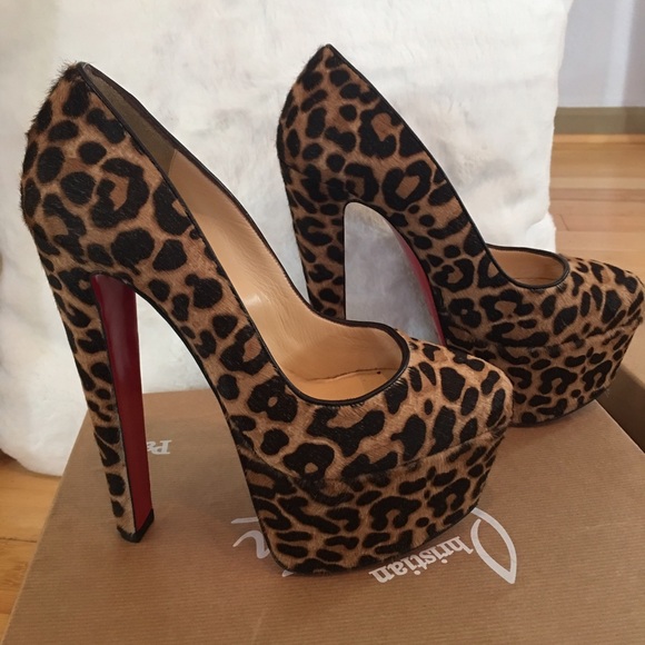 🎉SOLD🎉BNWT Christian Louboutin Alta Vicky 37.5 - Picture 3 of 4