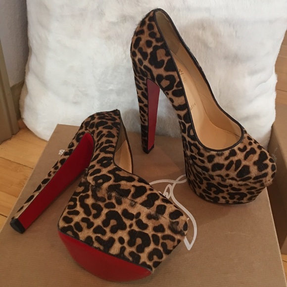 🎉SOLD🎉BNWT Christian Louboutin Alta Vicky 37.5 - Picture 4 of 4