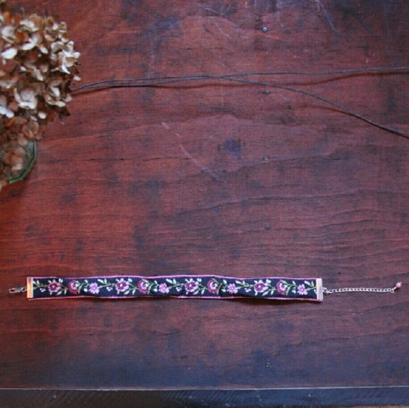 Floral Choker 🌸 - Picture 3 of 3
