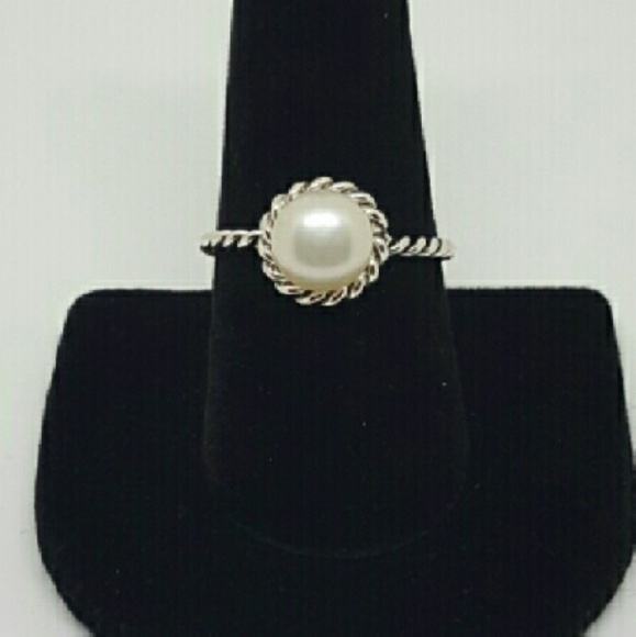 Jewelry - Sterling silver 925 with freshwater pearl size 6