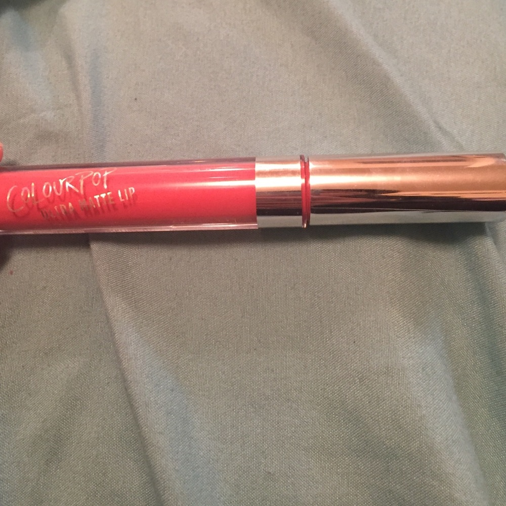 💕COLOURPOP LIQUID LIPSTICK in DONUT💕