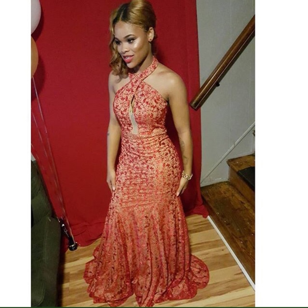 Im selling my prom dress