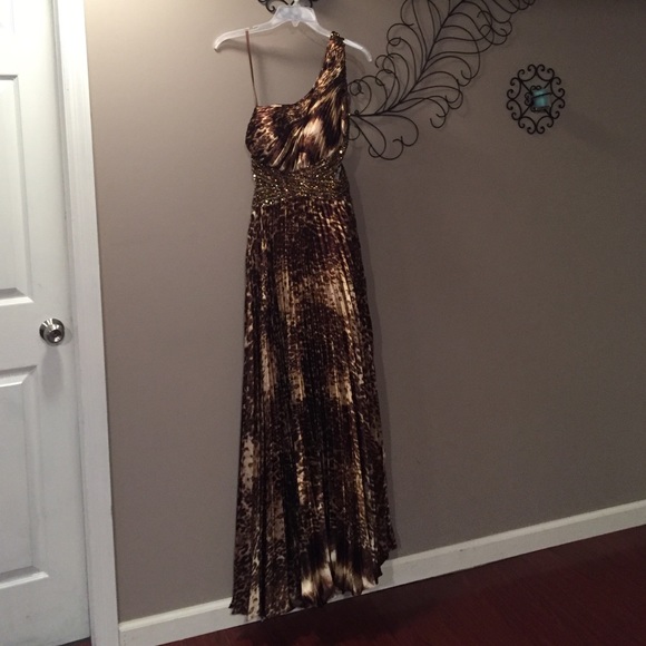 BRAND NEW PROM DRESS! - Picture 1 of 4