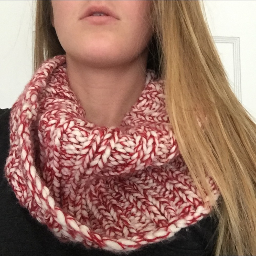 GAP Red and White Knit Infinity Scarf