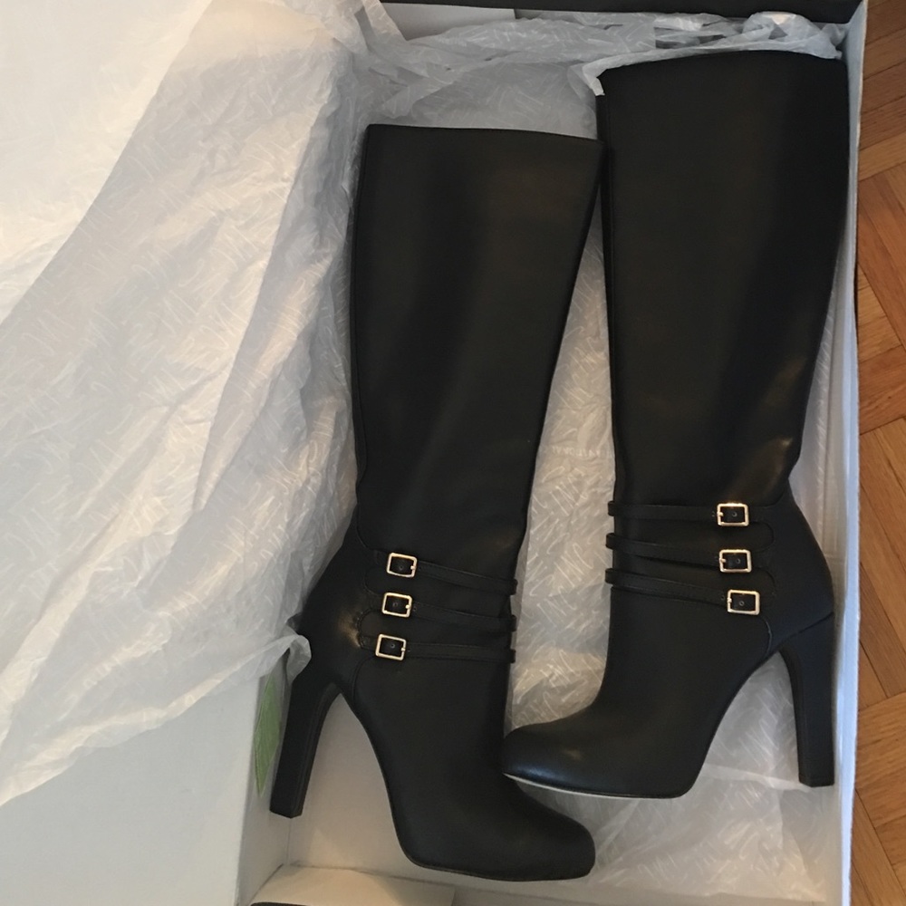 NEW 5.5 zip sexy boot with triple gold strap INC