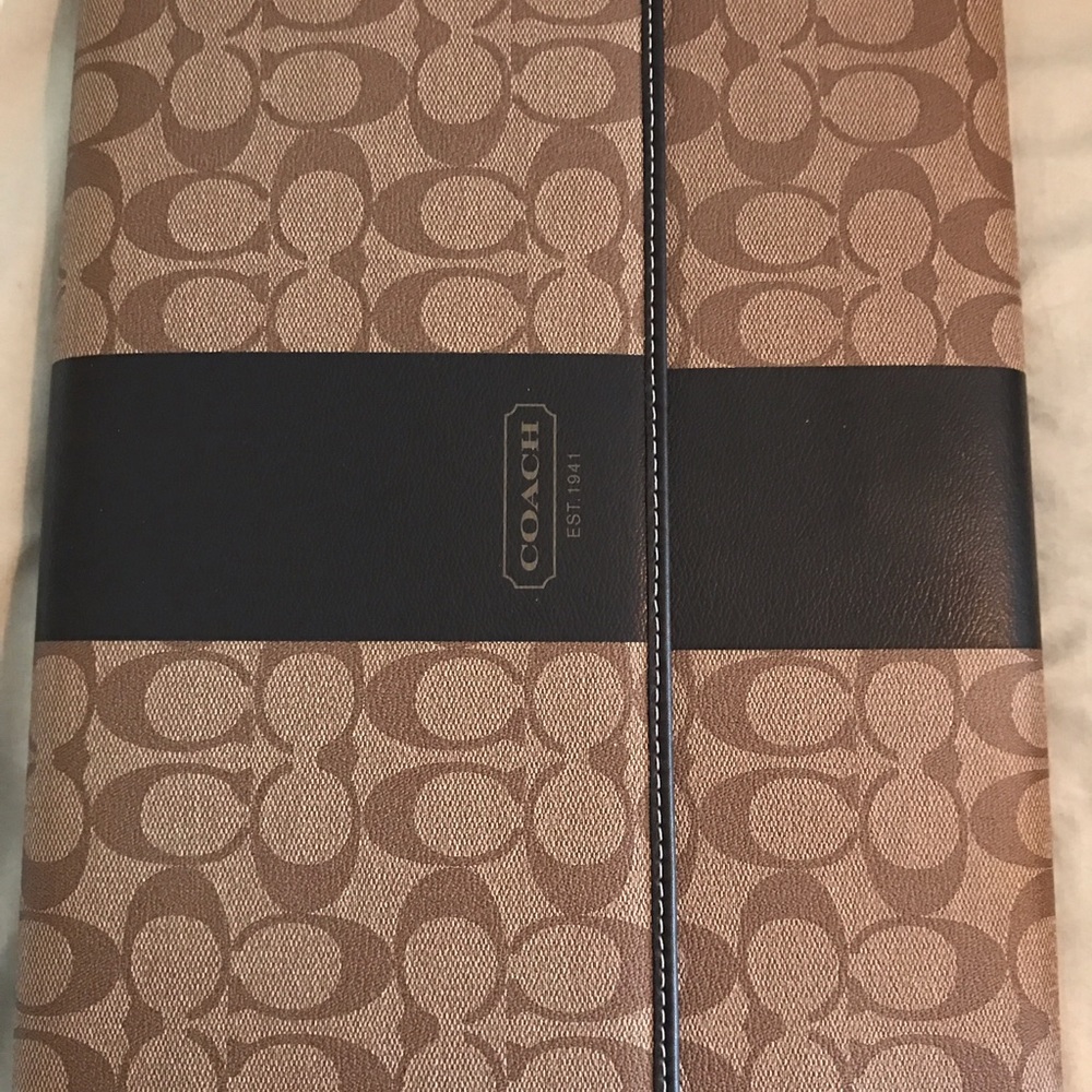 🛍Authentic Coach Signature Padfolio
