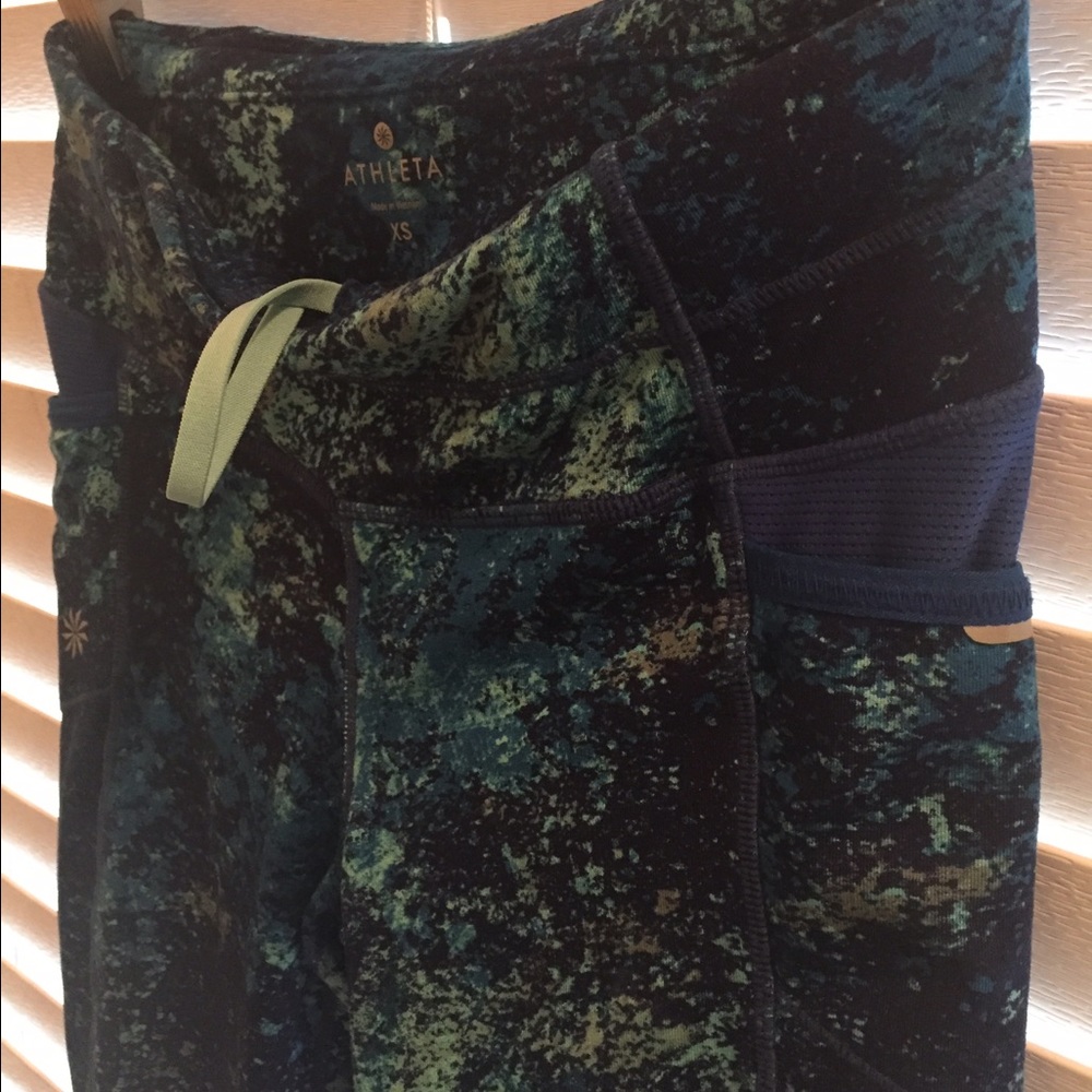 ❌SOLD❌ATHLETA workout crops - Size: XS