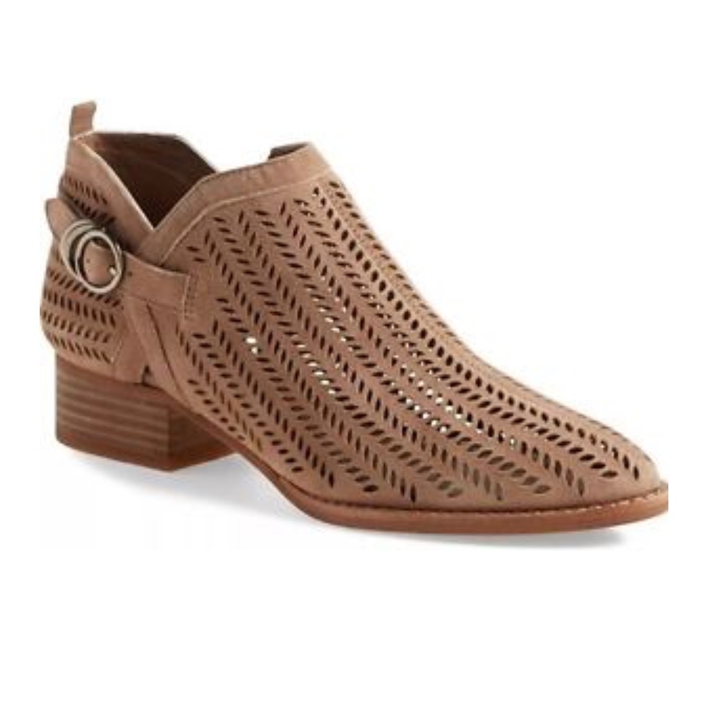 Vince Camuto Campina. Size 5