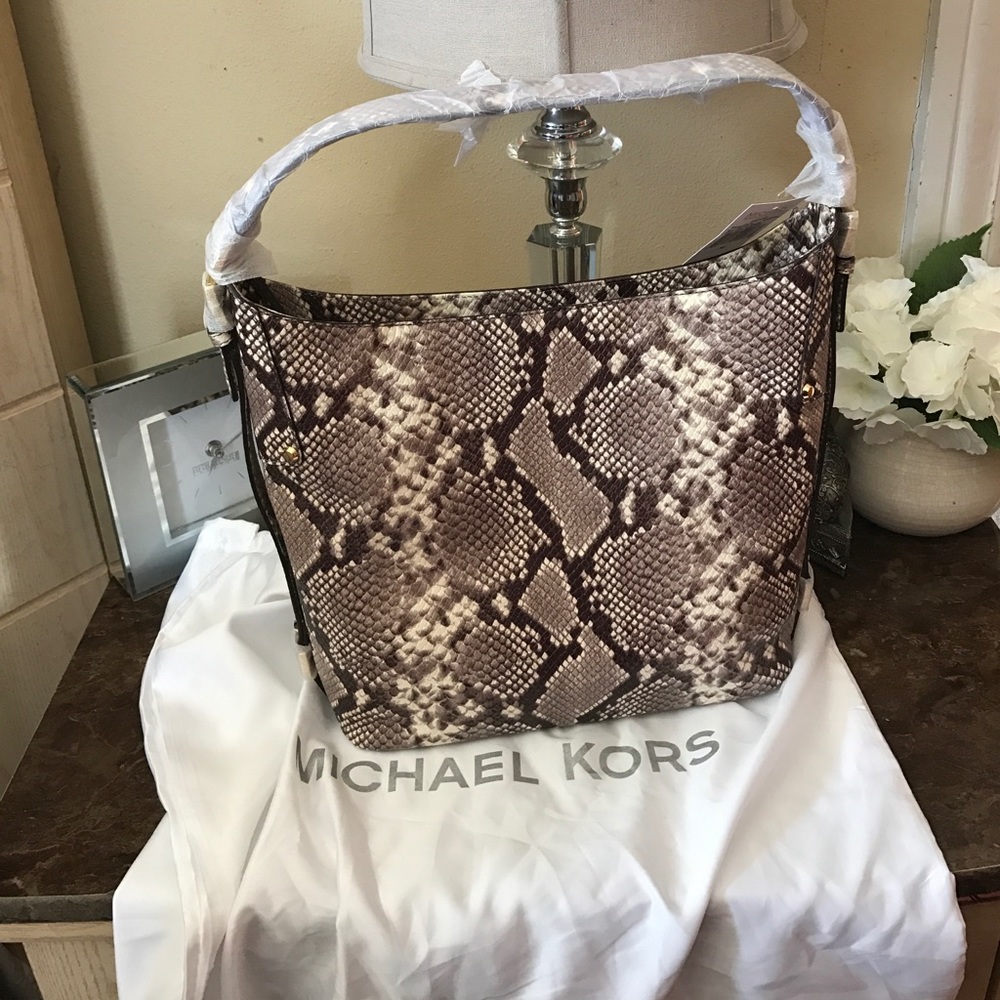 Micheal Kors Shoulder bag