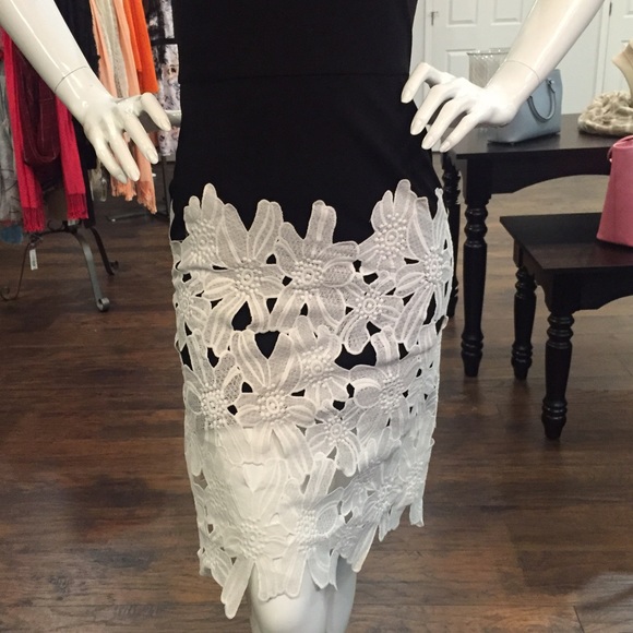 ✨ON SALE!✨ ONLY $32! - Picture 2 of 3