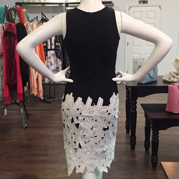 ✨ON SALE!✨ ONLY $32! - Picture 3 of 3