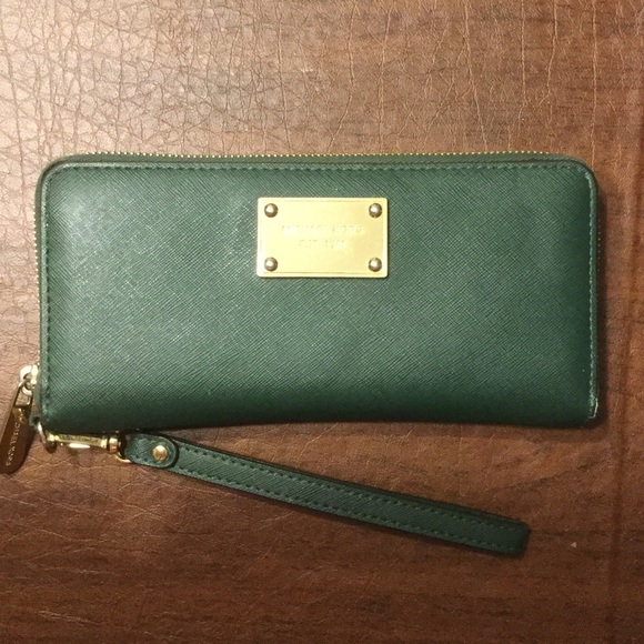 Michael Kors wallet - Picture 1 of 4