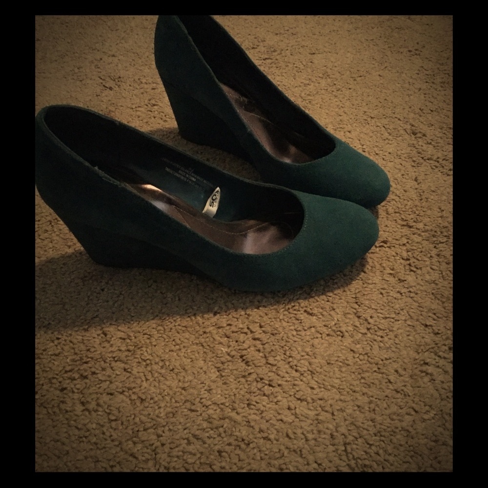 Teal wedges. 9.5