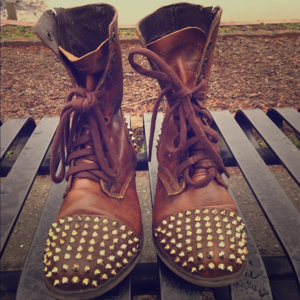 Combat boots