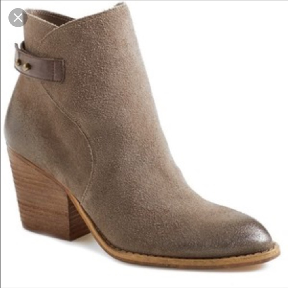 🎊HP🎊LIKE NEW Winslow Ankle Boot