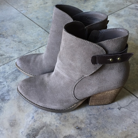 ๐HP๐LIKE NEW Winslow Ankle Boot - Picture 2 of 3