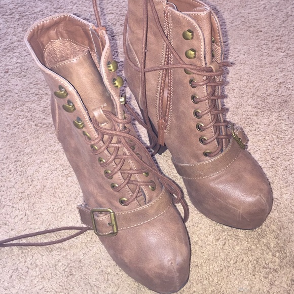 Brown heel boots - Picture 1 of 4