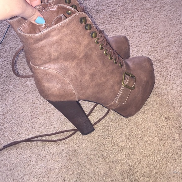 Brown heel boots - Picture 2 of 4