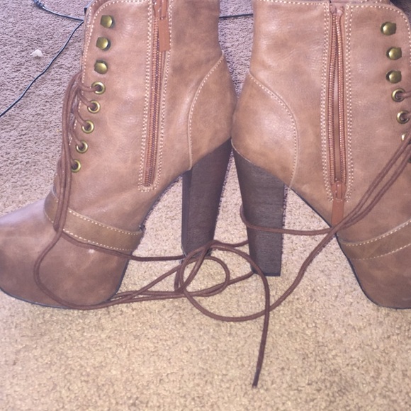Brown heel boots - Picture 3 of 4