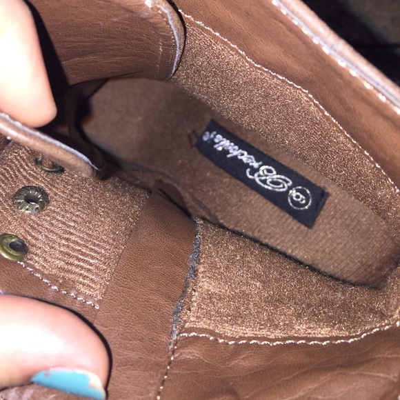 Brown heel boots - Picture 4 of 4