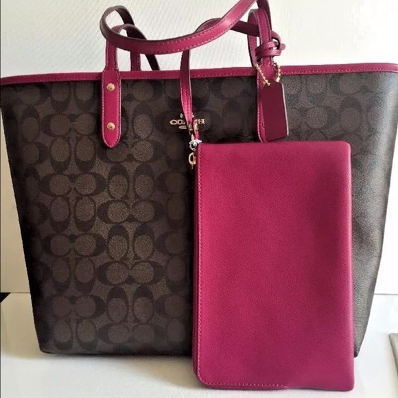 Coach Handbags - 2-in-1  Coach Reversible Handbag & Wristlet