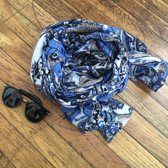 Scarf - Picture 2 of 3