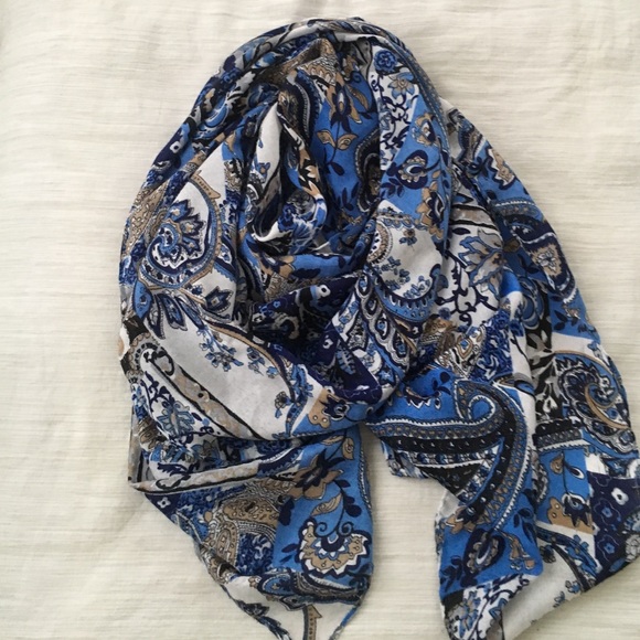 Scarf - Picture 1 of 3